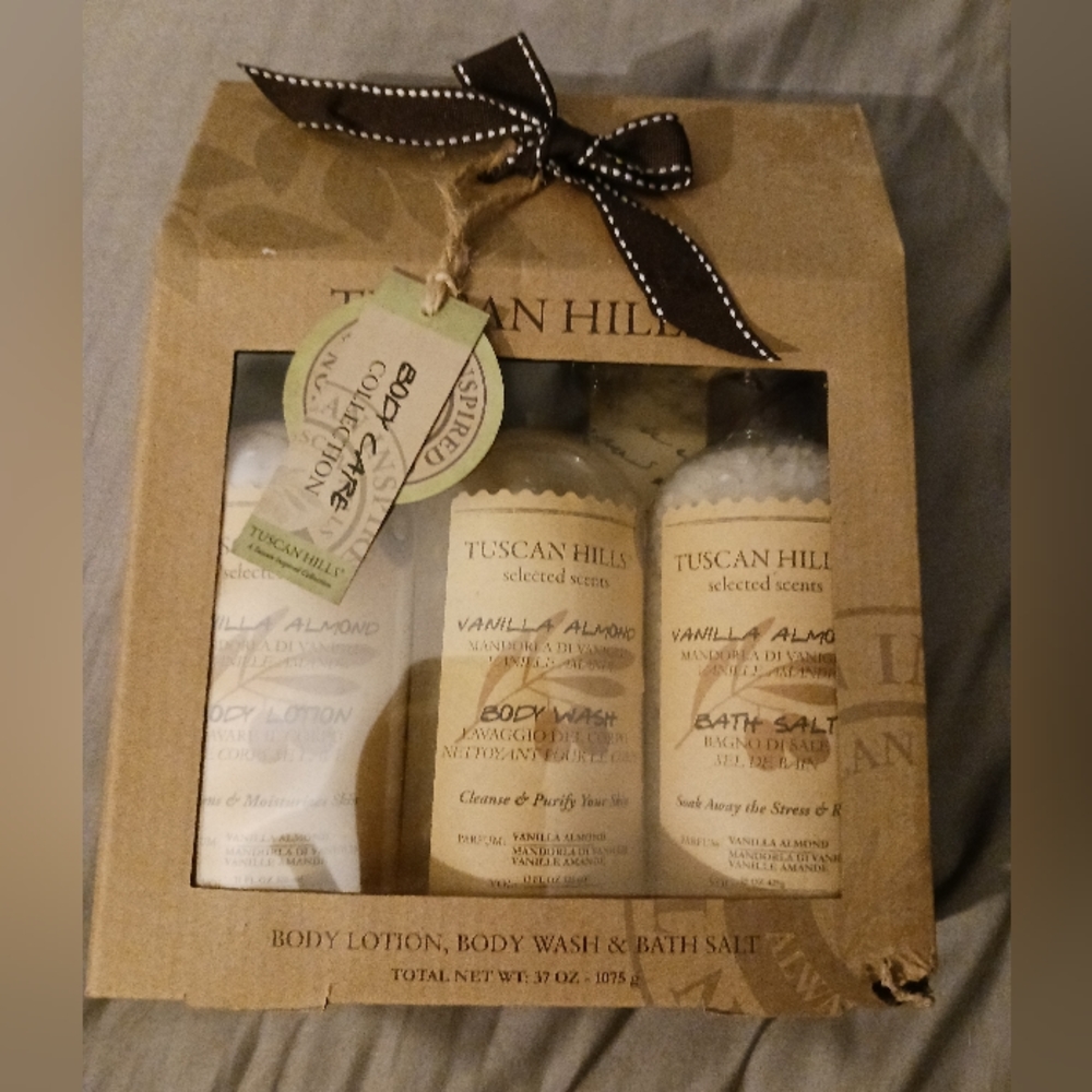 NWT! TUSCAN HILLS BATH SET (VANILLA ALMOND)
